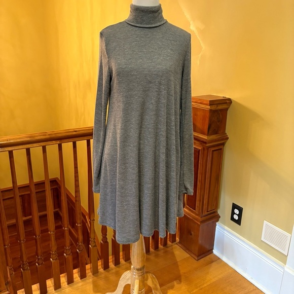 Cozy Flowy Heather Gray Turtleneck Dress Wmn’s S - Picture 1 of 9